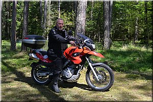 120508-moto-01-Vojnikov-HonzaVLese.JPG