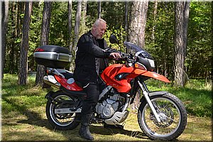 120508-moto-02-Vojnikov-HonzaVLese.JPG