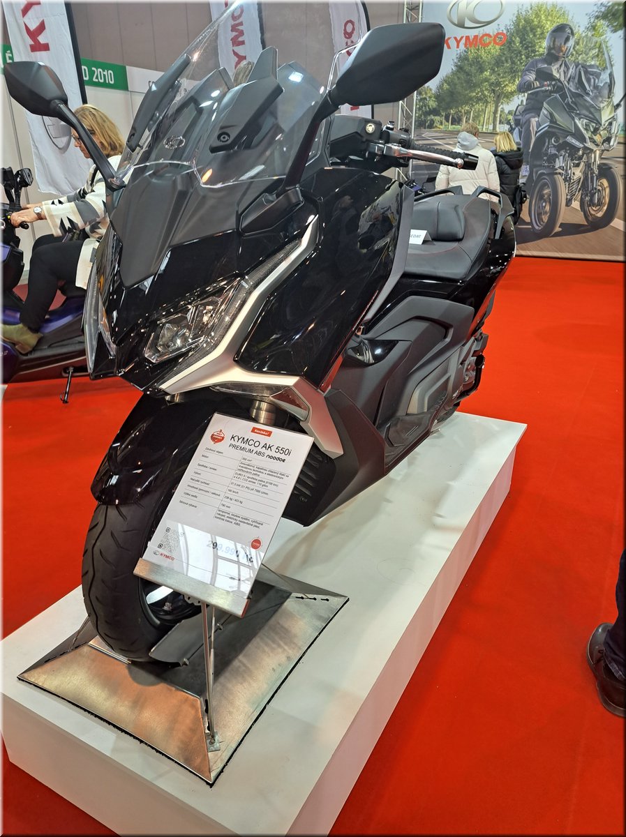 230305-vystavaMotocykl-Kymco-AK550i.jpg