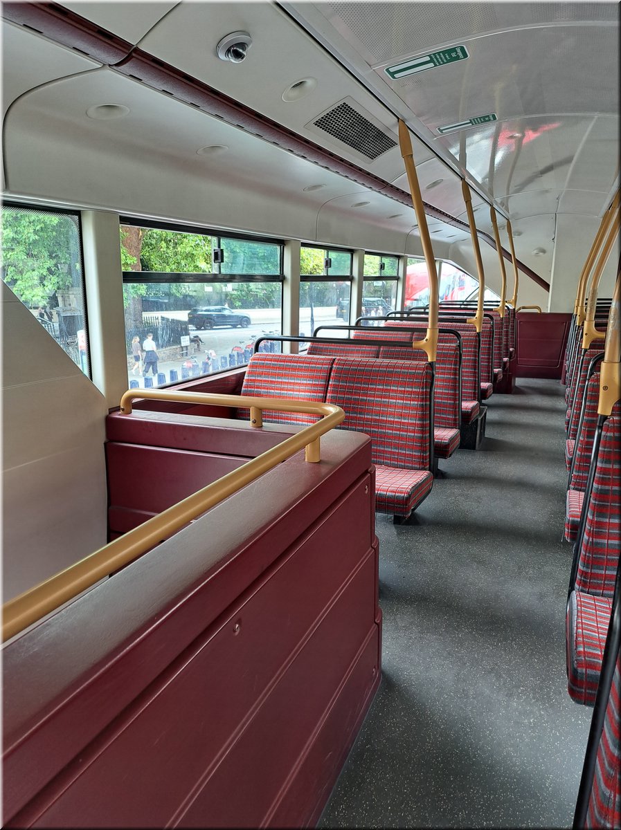 250726-Londyn-121923vbusu_H.jpg