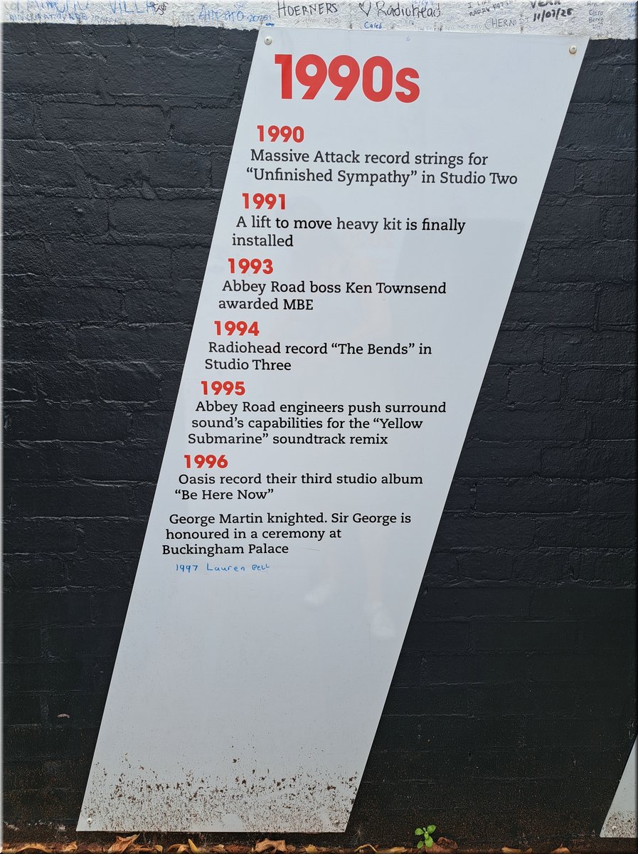 250726-Londyn-140118AbbeyRoad1990_Ad.jpg