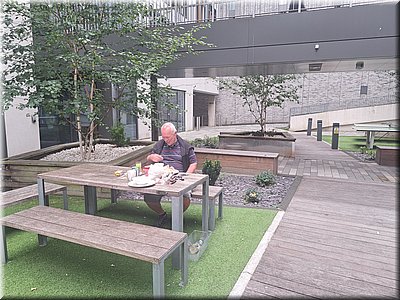 250727-Londyn-103450snidanenadvorku_Ad.jpg