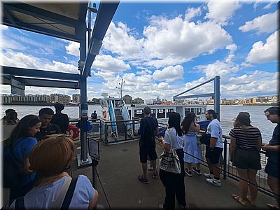 250728-Londyn-130803UberBoat_Ad.jpg