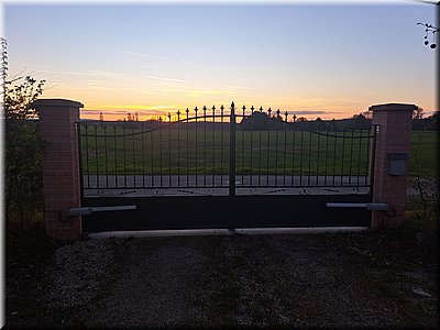 260327_185820-FrancieLondon-venku.jpg