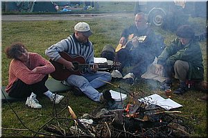 2002-Vltava-1-ZlataKoruna Chour a Brc s kytarou - v kouri 2.JPG