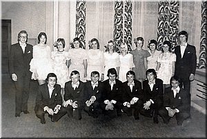 1978-02-04-maturitni-ples-skupina.jpg