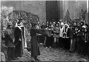 1979-11-29-vylet-na-Karlstejn-(K.Sturm,-A.Jezkova,-Helena).jpg