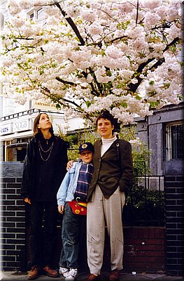 1996-Tyna-a-Tomas-a-Jaja-a-sakura,Holandsko.jpg