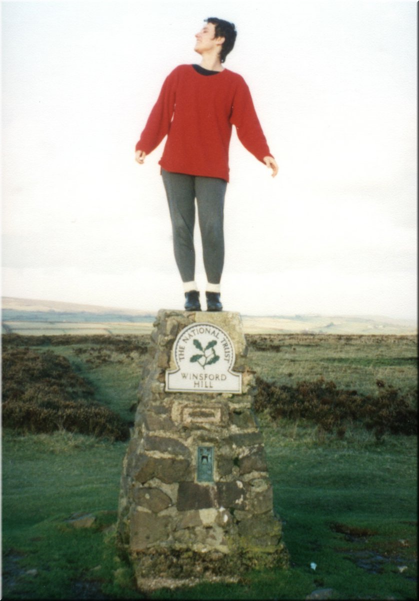 1997-Jaja-jako-socha-v-Anglii.jpg
