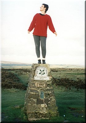 1997-Jaja-jako-socha-v-Anglii.jpg