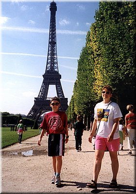 1998-Tomas-a-Jaja-u-Eiffelovky-Francie.jpg
