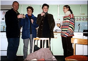 2001-11-15-kolaudace-Manovky,-vsichni-v-kuchyni-.jpg