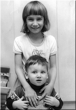 1988-03-Kristyna-Tomas-nad-sebou.jpg