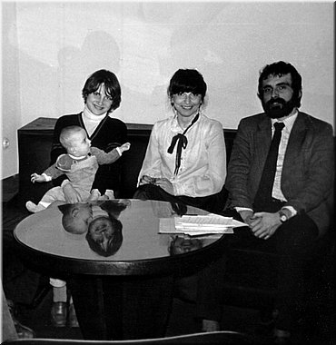 1982-Jaja-s-Tynou,-Helena-a-Misa-u-kulateho-stolu.jpg