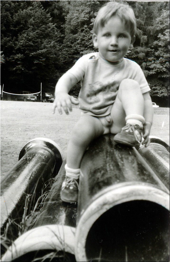 1988-Tomas-sedi-na-roure.jpg