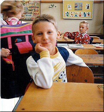 1993-Tomas-ve-skole-v-lavici.jpg