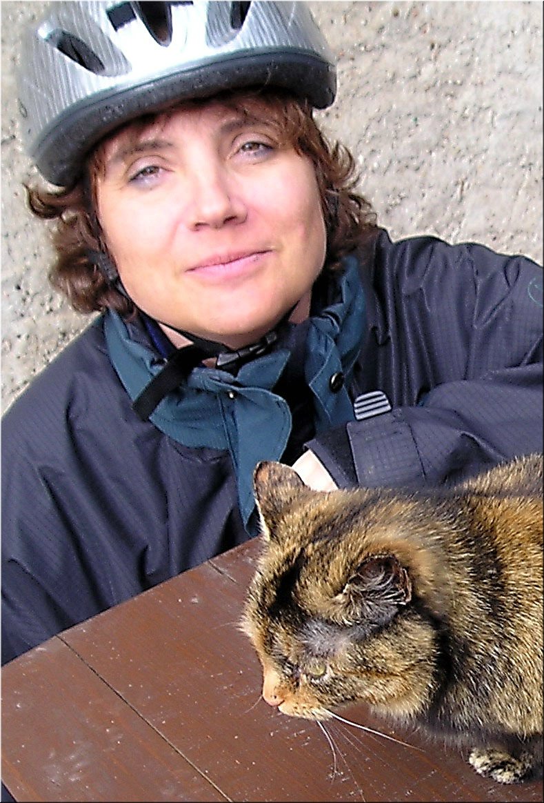 2004-Jaja-v-helme-s-kockou.jpg