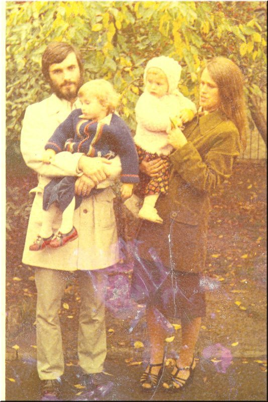 075-Mila-s-rodinou-1976.jpg