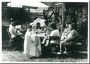 081-rodina-Prchlych-1981-asi.jpg