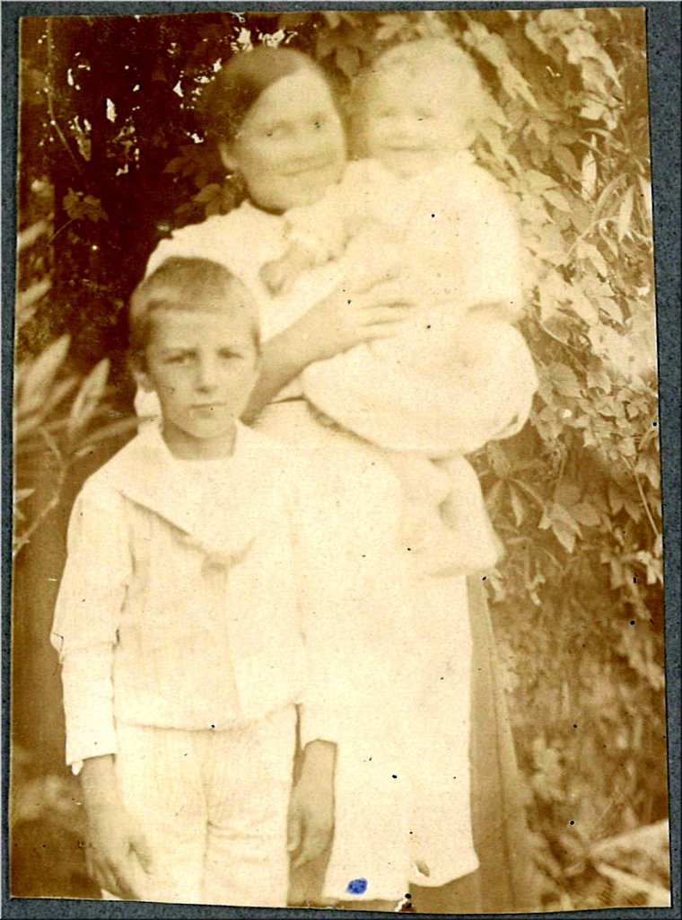 191408_02a-Vladimir,Jan,MarieBauerova.jpg