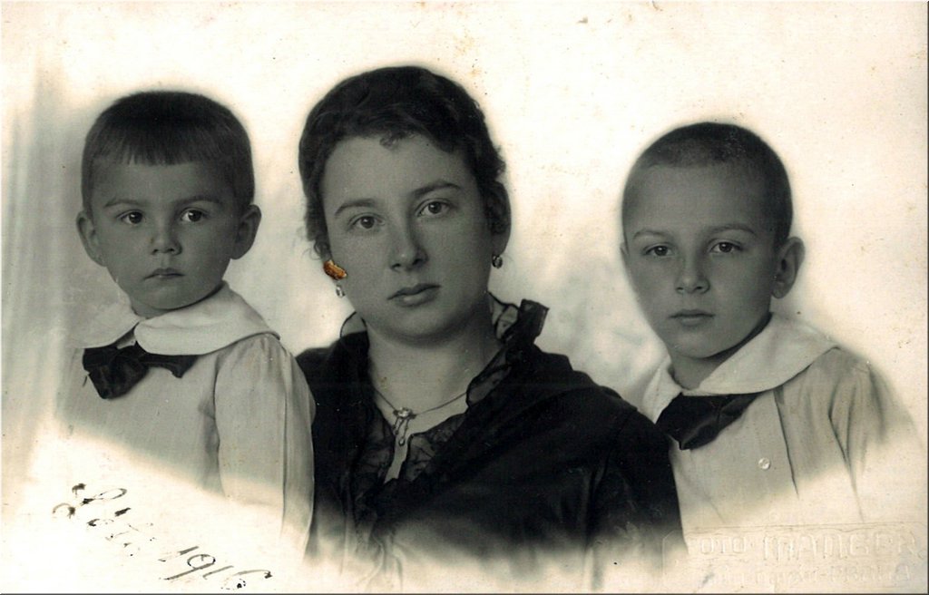 191510_10b-Vladimir,Jan,Marie.jpg