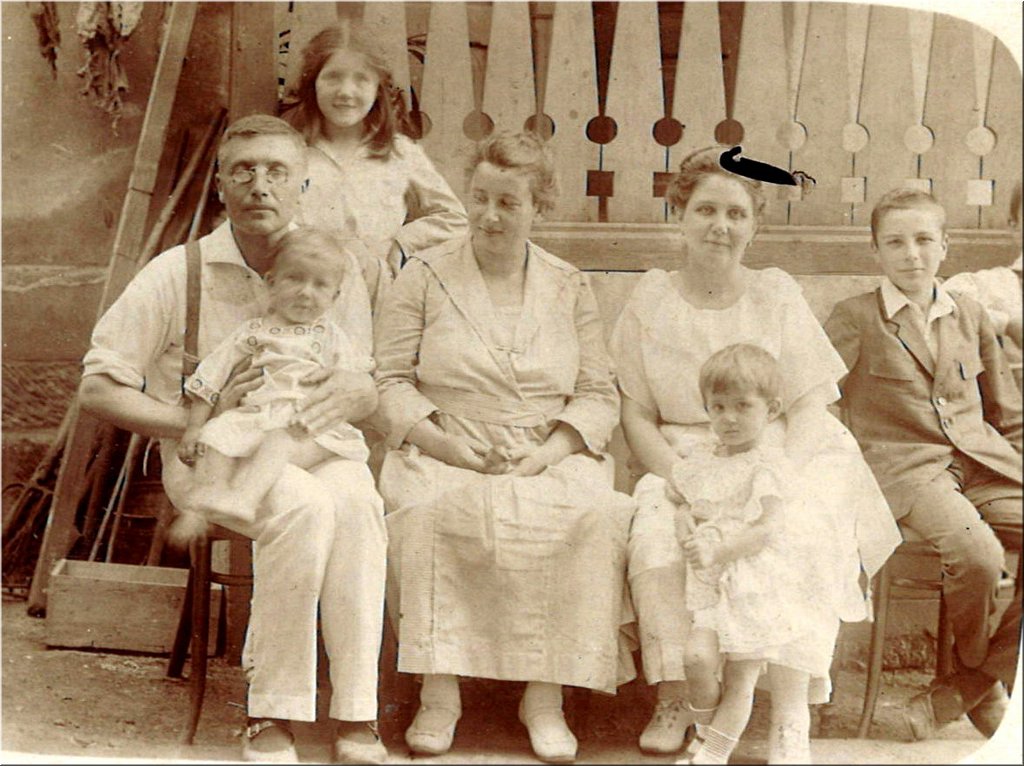 19210725_26b-Antonin,Premysl,Lidka,Marie,MBauerova,Vladimir.jpg