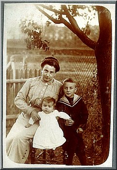 191409_03a-MarieRabanova,synoveJan,Vladimir.jpg