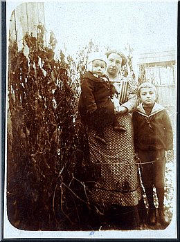 191409_04a-MarieRabanova,synoveJan,Vladimir.jpg