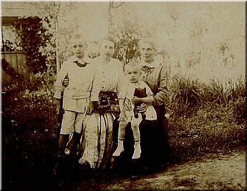 191603_11b-Vladimir,Marie,Jan,babickaRabanova.jpg