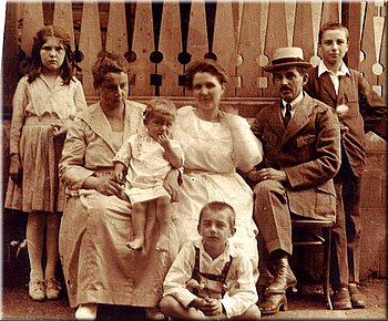19210725_26a-Lidka,Marie,MarieBauerova,Bauer,Vladimir,Jan,Premysl.jpg