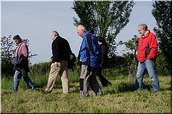 150430-vyletZDS-LondonFr-03_prochazka_po_pozemku-495.jpg