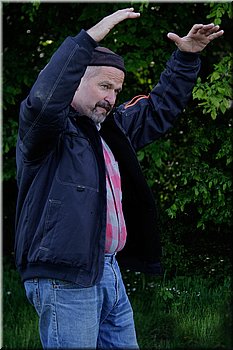 150430-vyletZDS-LondonFr-03_prochazka_po_pozemku-512.jpg
