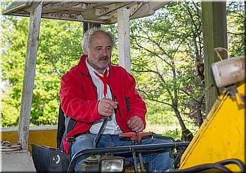 150430-vyletZDS-LondonFr-03_prochazka_po_pozemku-m15u0430v015.jpg