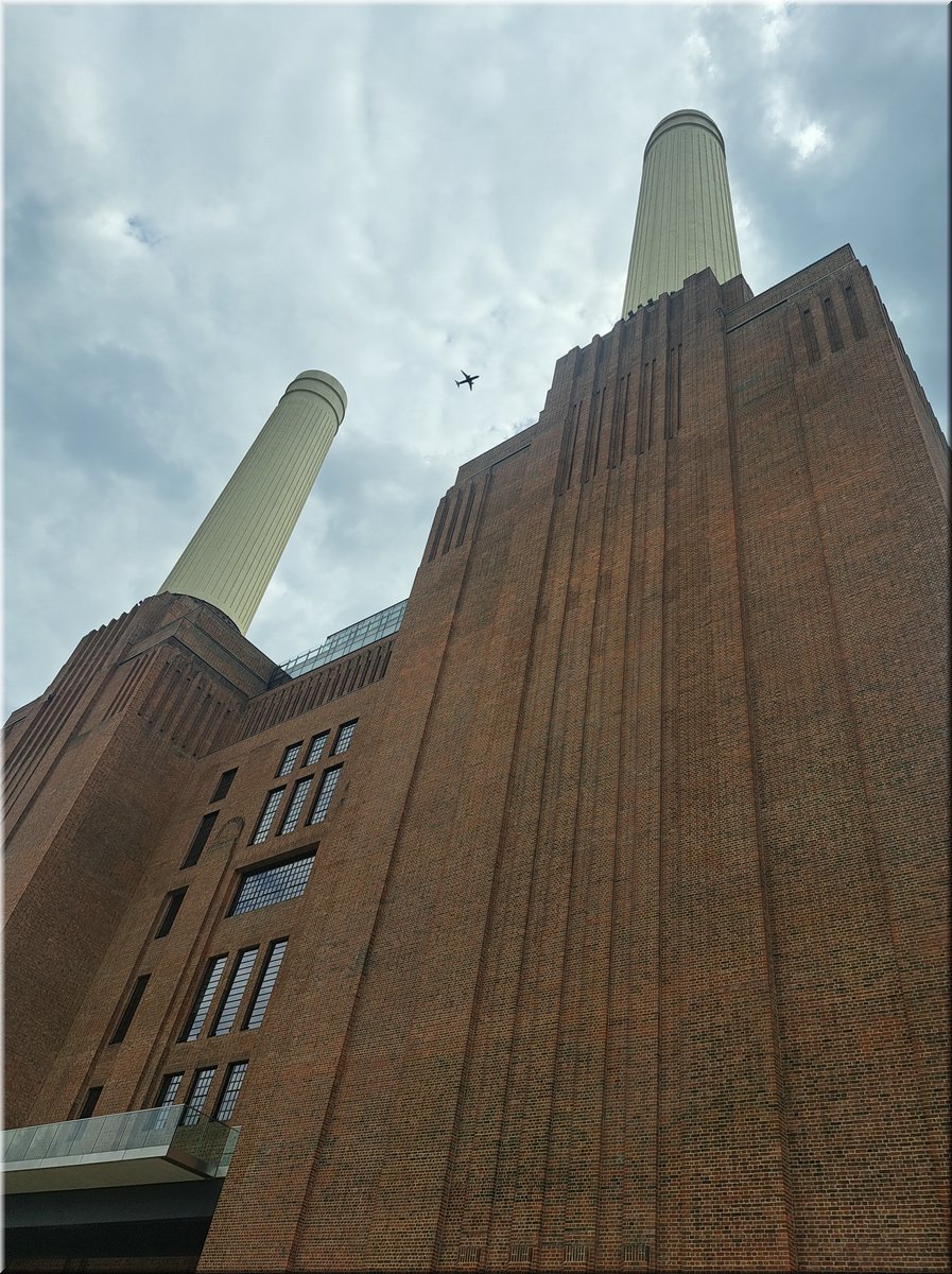 250728-Londyn-143846BatterseaPowerStation_Ad.jpg