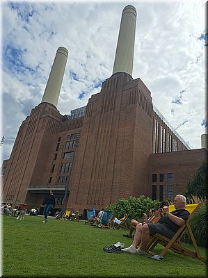 250728-Londyn-141002BatterseaPowerStation_Ad.jpg