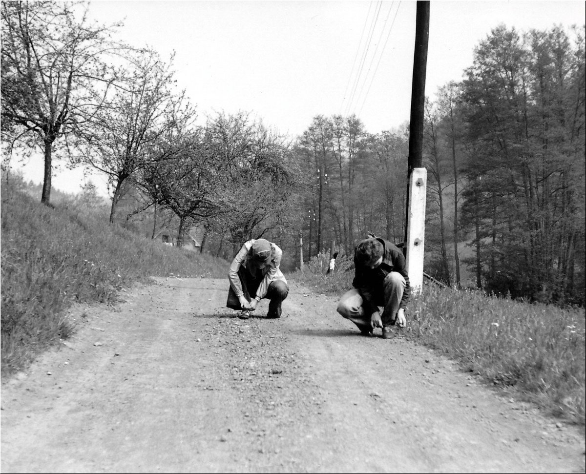 1977-05-tkanicky-se-zavazuji.jpg