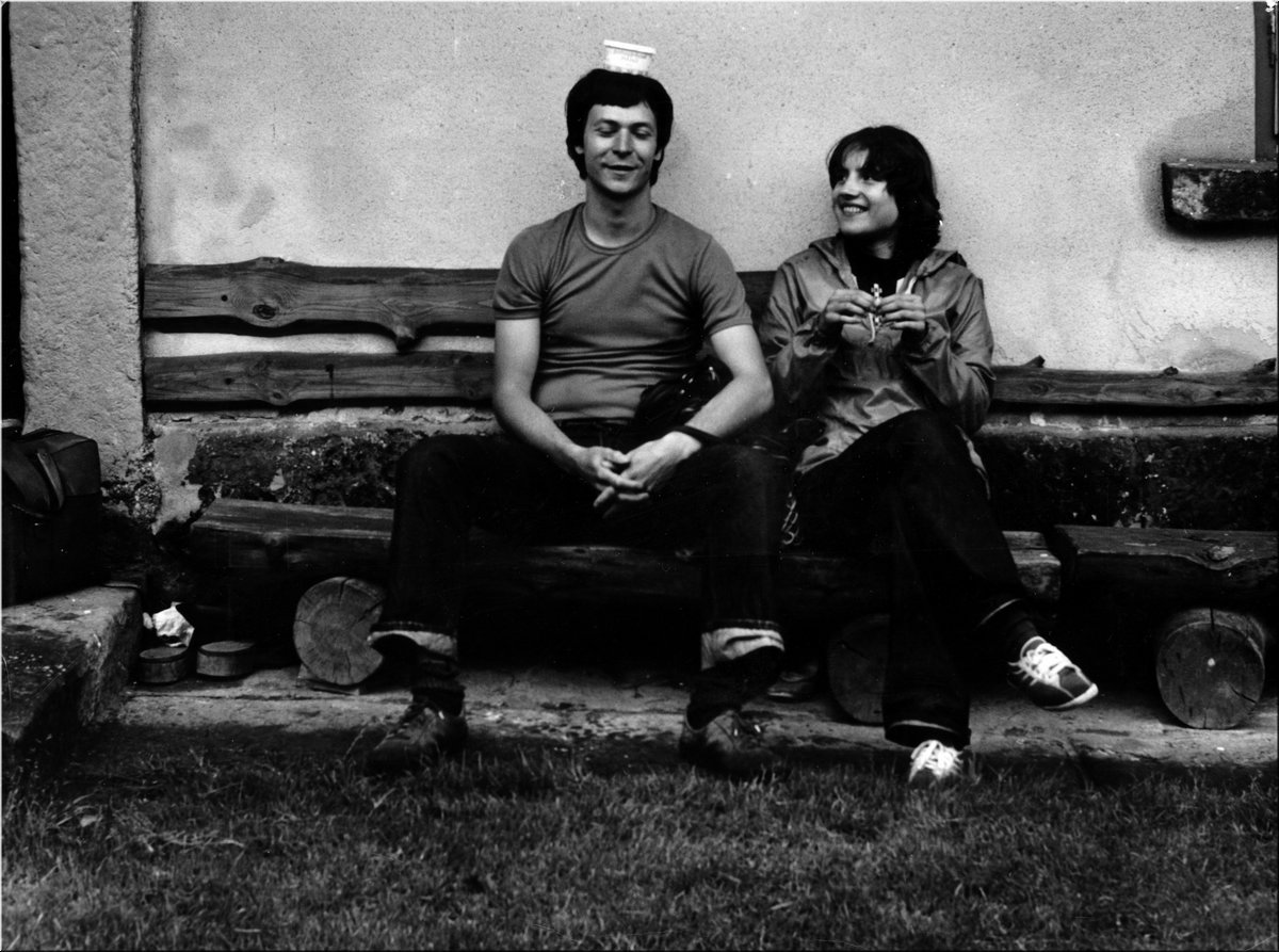 1982-na-chalupe-u-Teplych-Mostek-zmaslo-na-hlave.jpg