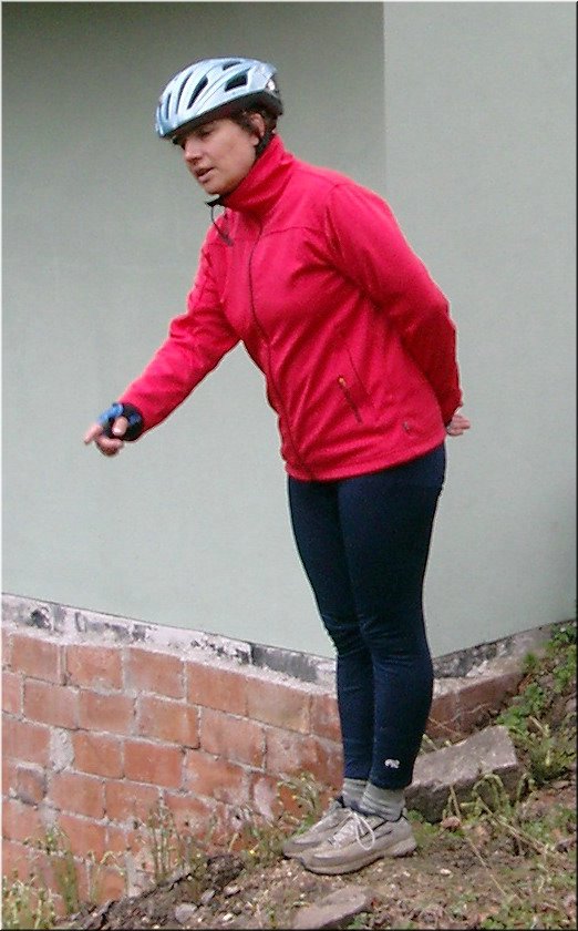 2004cca-Jaja-stoji-jako-babicka.jpg