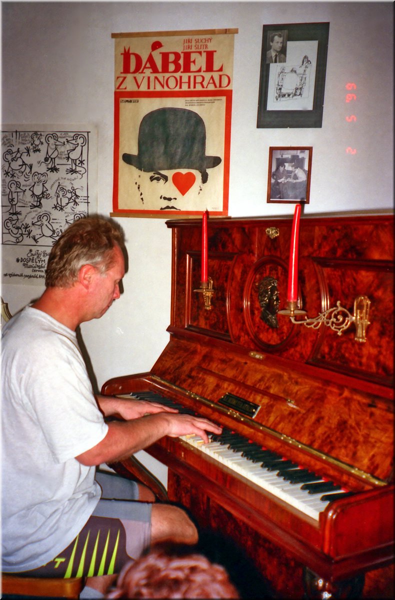 1999-05-02 BBCC Tuboz Nostalgie 40 Honza u piana---zneg.jpg