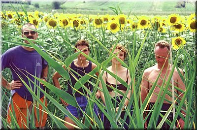 2000-07-Madarsko Maskovi Jaja a Honza a slunecnice ---scanT.jpg
